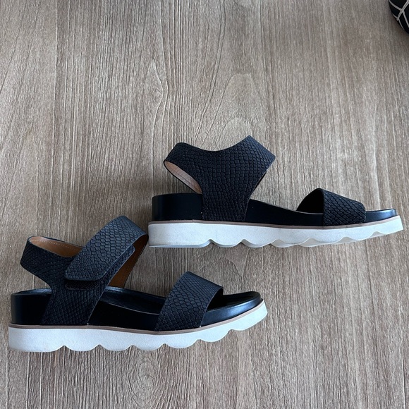 Franco Sarto India Platform Wedge Leather Velcro Sandal Black Embossed Snake 10 - Picture 3 of 16